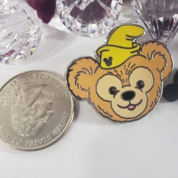 Disney Duffy Trading Pin Teddy Bear Dumbo Hat Hidden Mickey Lapel Pin Brooch - Picture 3 of 6
